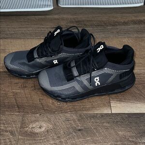 On Cloud Void Running Black and Gray Athletic Shoes with Durable Design